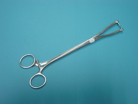 Pince perforante passe-fil du Prof . Merle d'Aubigné