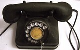 Téléphone de bureau forme " crapaud "